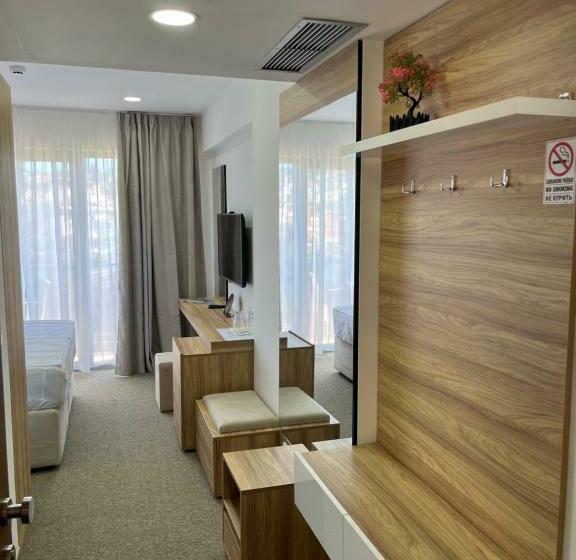 اتاق لوکس با چشم‌انداز دریا, Lux Hotel M