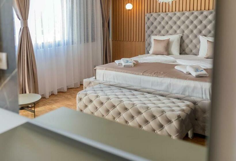 اتاق لوکس با بالکن و چشم‌انداز دریا, Villa Blue Bay
