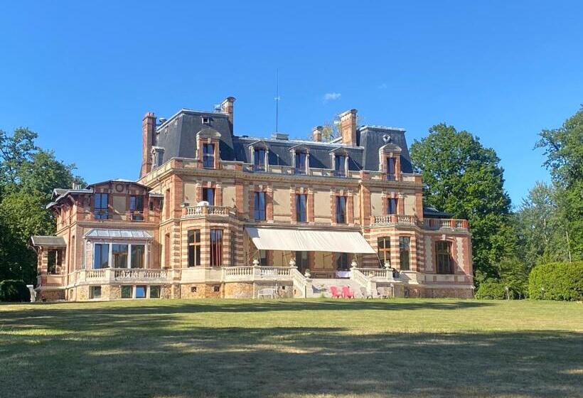 Четырехместный Номер Стандарт Вид на Сад, Château De Crènille