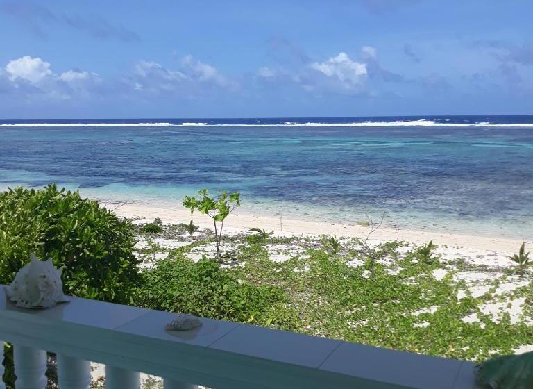 اتاق لوکس با چشم‌انداز دریا, Whitesands Beach Resort