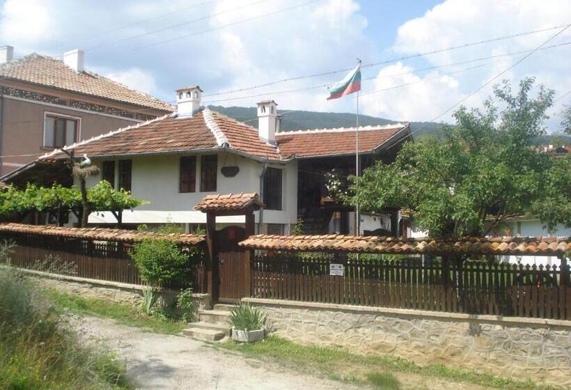 Семейный Номер, Dyadovata Kashta