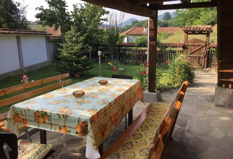 Дом 3 Спальни, Dyadovata Kashta