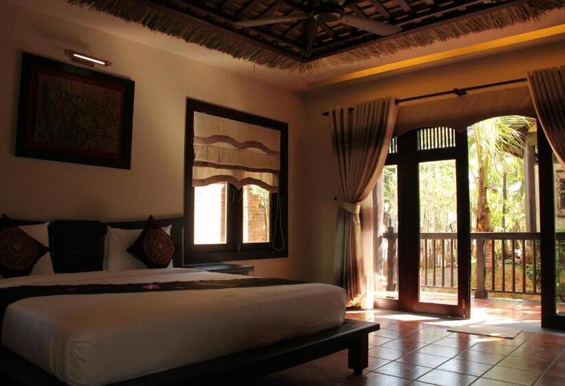 اتاق اساندارد با چشم‌انداز جانبی به دریا, Lotus Village Resort