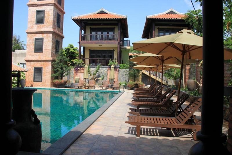 اتاق لوکس با چشم‌انداز استخر, Lotus Village Resort