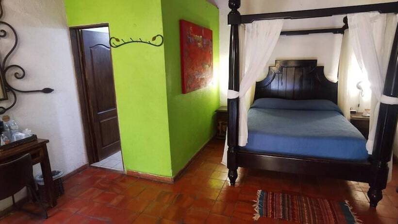 Habitación Estándar, Rosa Morada