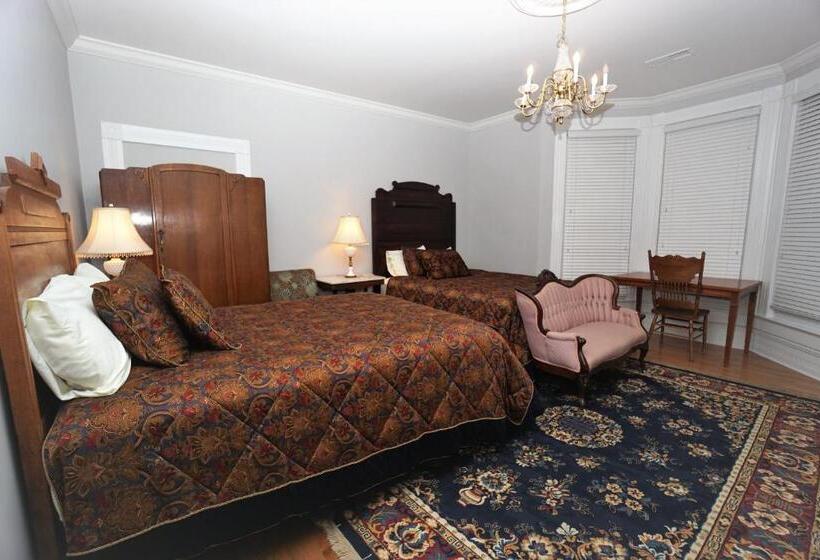 2 Bedroom Suite with Balcony, Paducah 1895 Washington