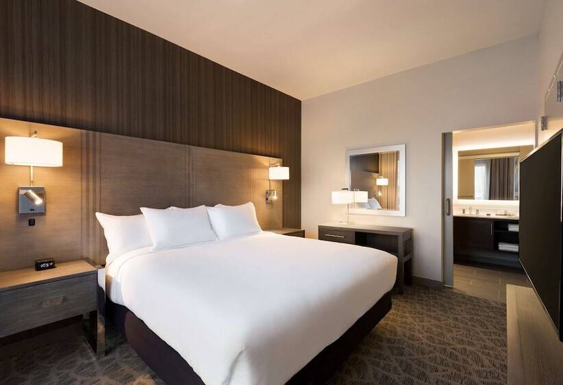 Люкс, Embassy Suites By Hilton The Woodlands At Hughes Landing