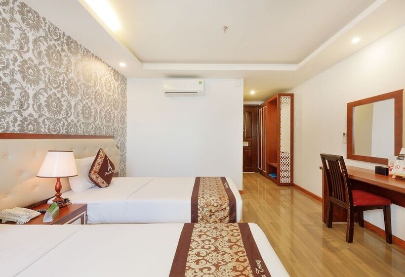 اتاق لوکس با چشم‌انداز دریا, Paris Hotel & Apartment Nha Trang