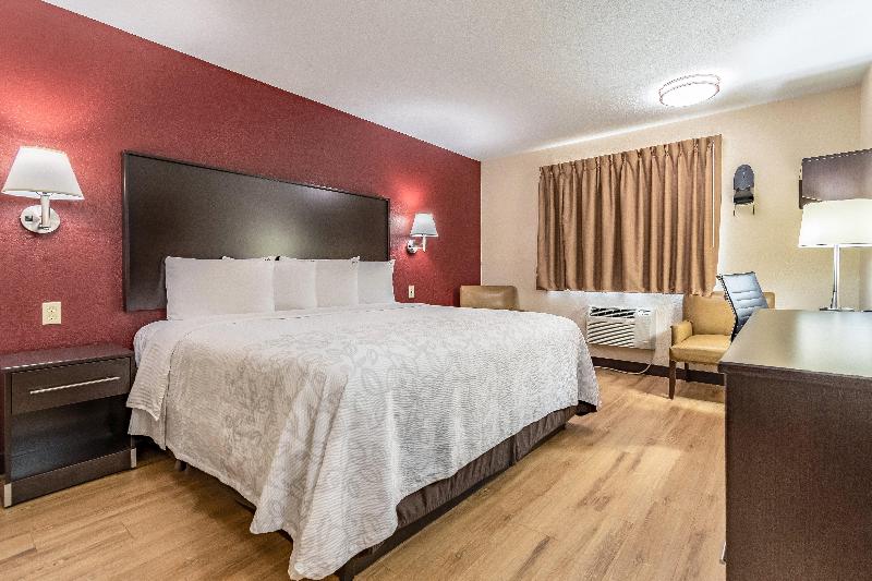 带大床的高级房间, Red Roof Inn Plus+ Huntsville