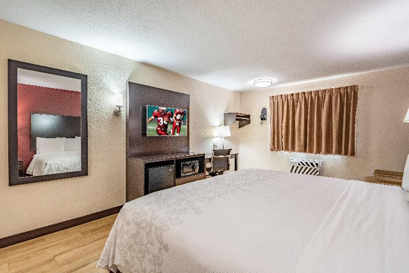 带大床的高级房间, Red Roof Inn Plus+ Huntsville