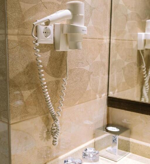 اتاق اجرایی با تخت بزرگ, Holiday Inn Aktau, An Ihg