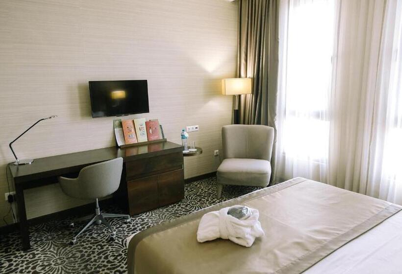 اتاق استاندارد با تخت بزرگ برای معلولان, Holiday Inn Aktau, An Ihg