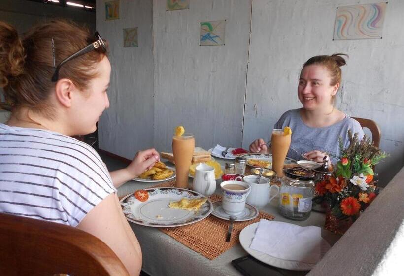 Четырехместный Номер Стандарт, Shanith Guesthouse Negombo