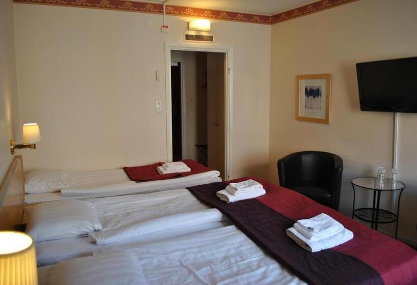 标准三人间, Solsta Hotell