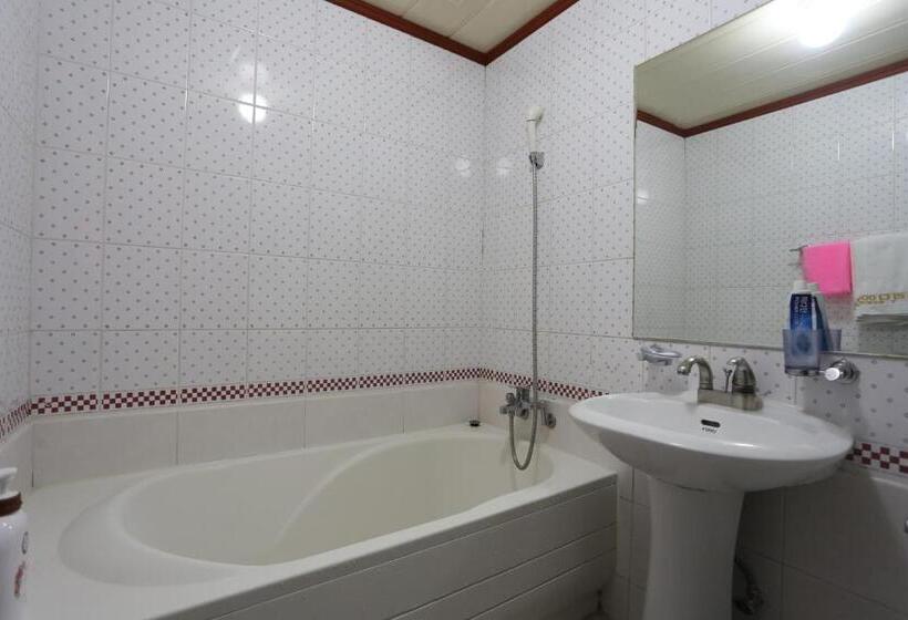 Семейный Номер, Paradaise Motel