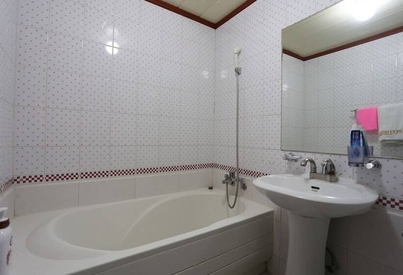 Семейный Номер, Paradaise Motel