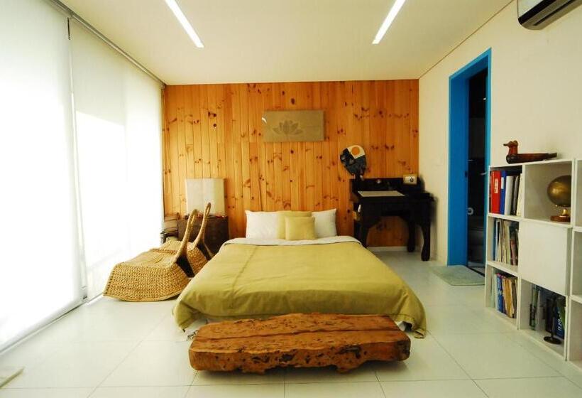 Номер Стандарт, Motif No.1 Guest House
