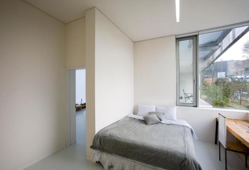 Номер Стандарт, Motif No.1 Guest House