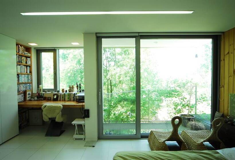 Номер Стандарт, Motif No.1 Guest House