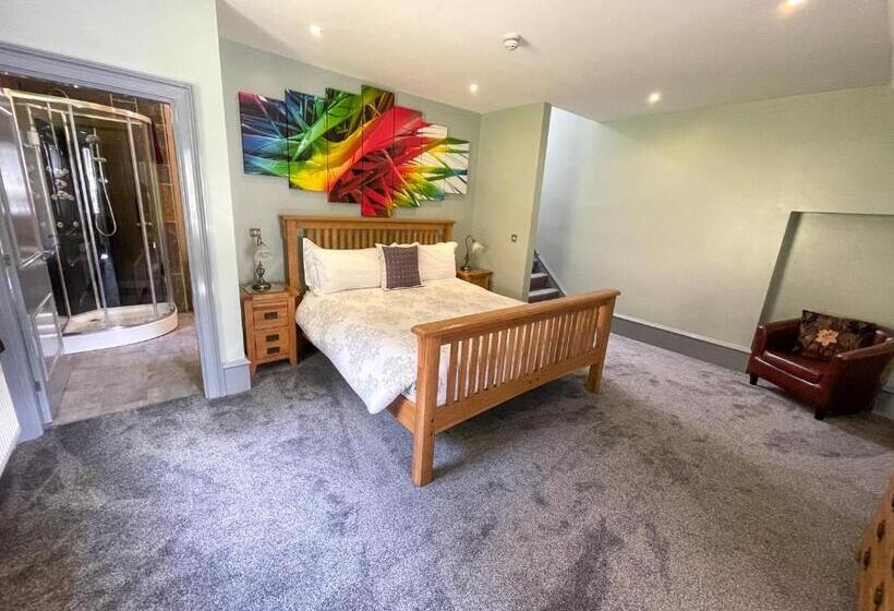 Студия Deluxe, Wildercombe House