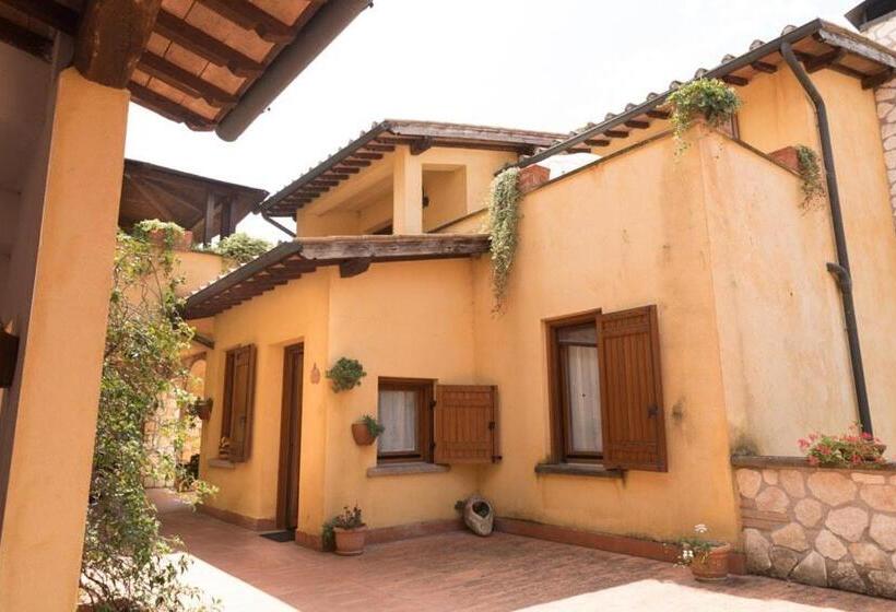 Апартаменты 1 Спальня Вид на Бассейн, Agriturismo La Vecchia Fattoria