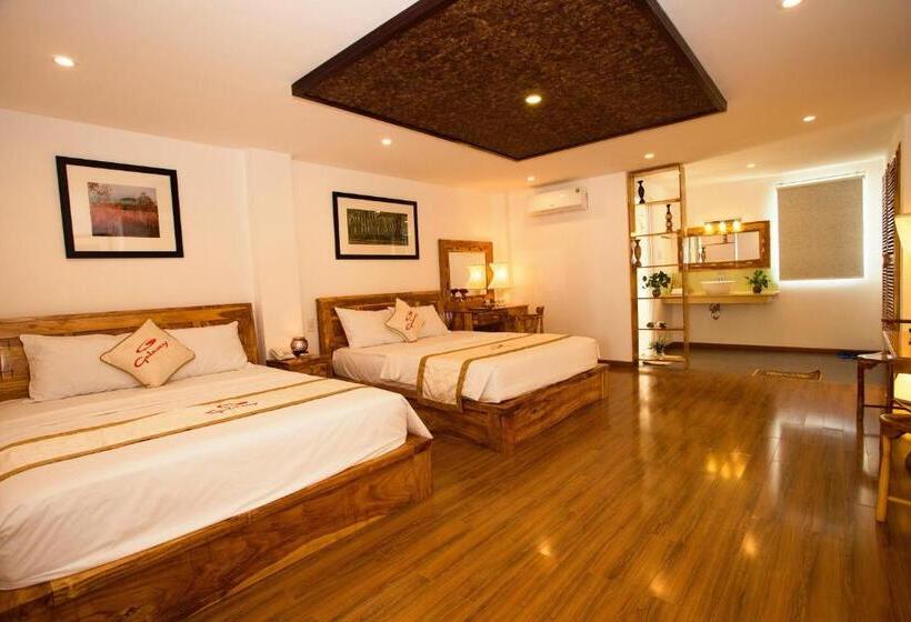 استودیو خانوادگی, Rex Hotel & Apartment