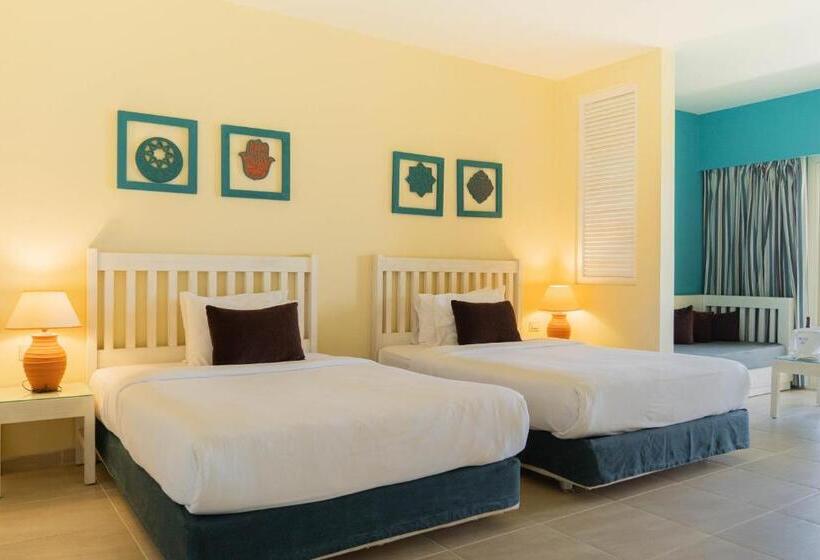 اتاق سوپریور با چشم‌انداز دریا, Caesar Bay Resort