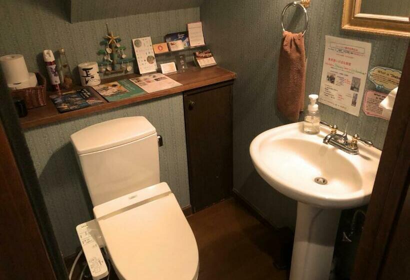 Номер Базовый Двуспальная Кровать, Iza Kamakura Guest House And Bar