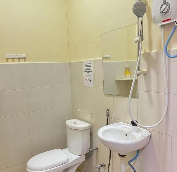 اتاق استاندارد سه نفره, Dhania Cenang Beach Motel