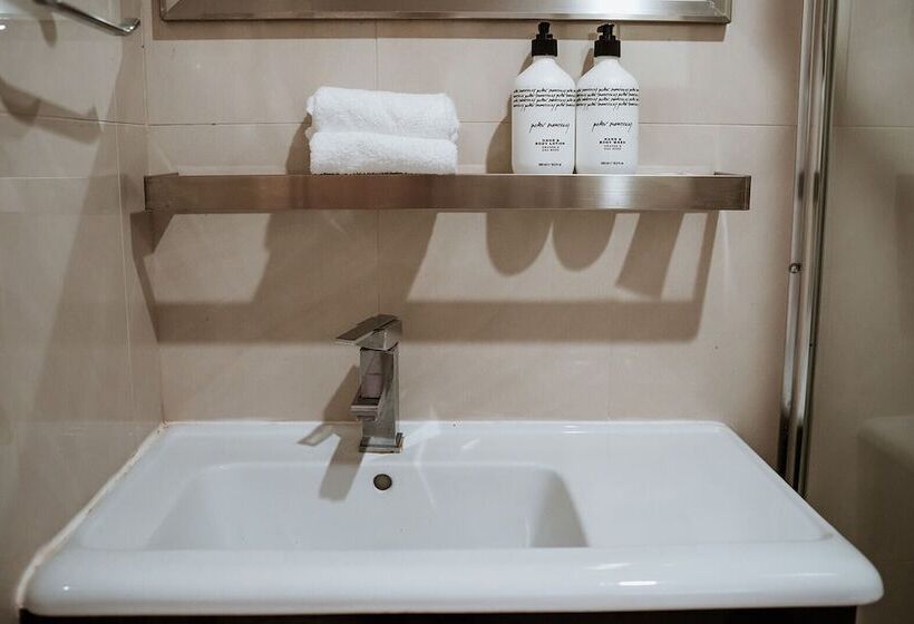 패밀리 룸, The Lodge Jamberoo