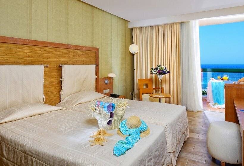オーシャンビュースタンダードルーム, Sirens Beach & Village