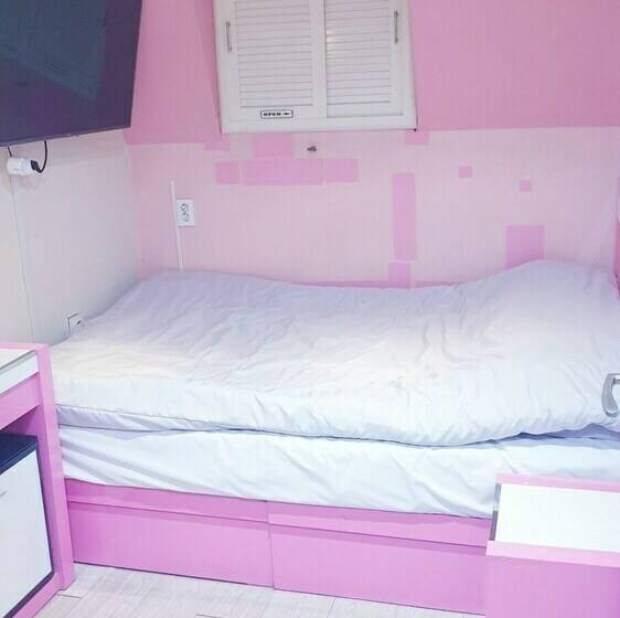 اتاق استاندارد یک نفره, Oppa Hostel Sinchon Hongdae
