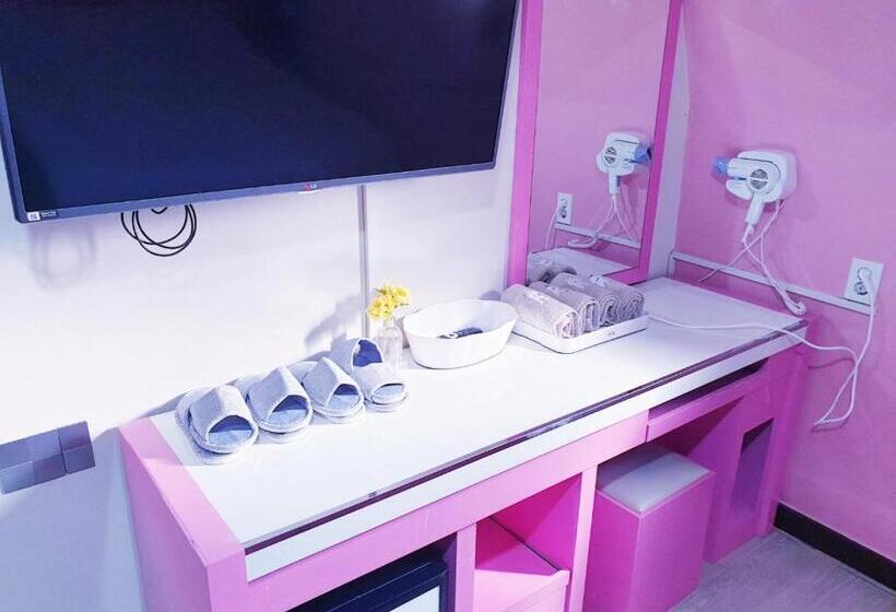 تختخواب در اتاق مشترک, Oppa Hostel Sinchon Hongdae