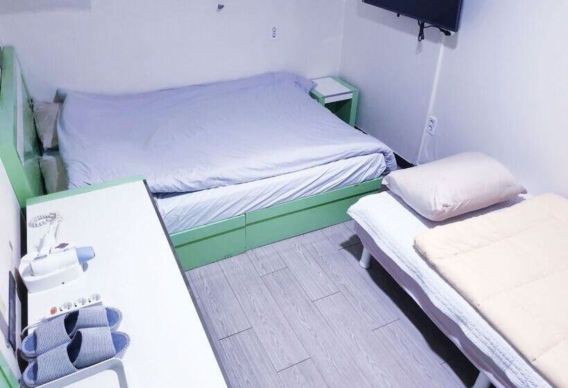 اتاق استاندارد سه نفره, Oppa Hostel Sinchon Hongdae