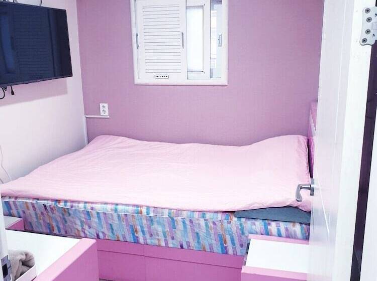 اتاق استاندارد یک نفره, Oppa Hostel Sinchon Hongdae