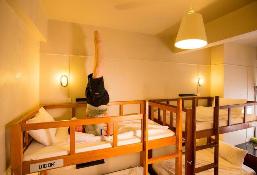 이코노미 쿼드러플룸(공용 화장실), Pak Up Hostel