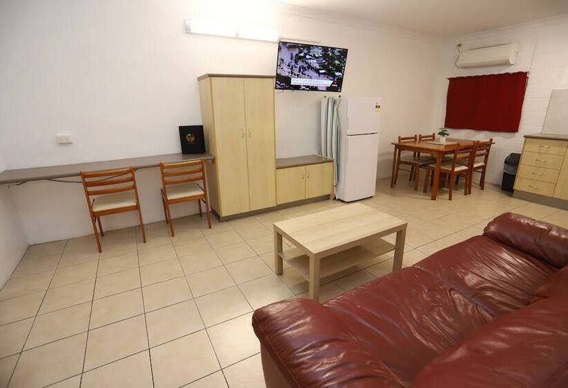 Семейный Номер, Tropic Coast Motel