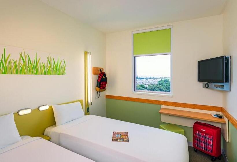 Номер Стандарт, Ibis Budget Courbevoie Paris La Défense