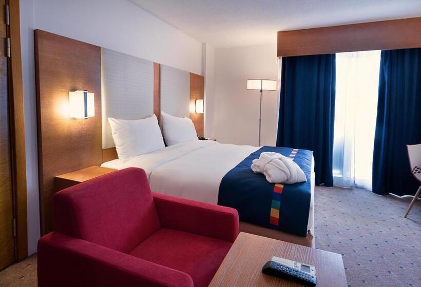 اتاق سوپریور با چشم‌انداز استخر, Park Inn By Radisson Abeokuta