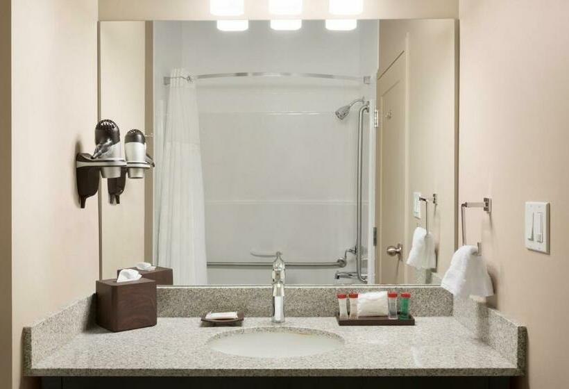 스위트 킹사이즈 침대, Ramada By Wyndham Emerald Park/regina East