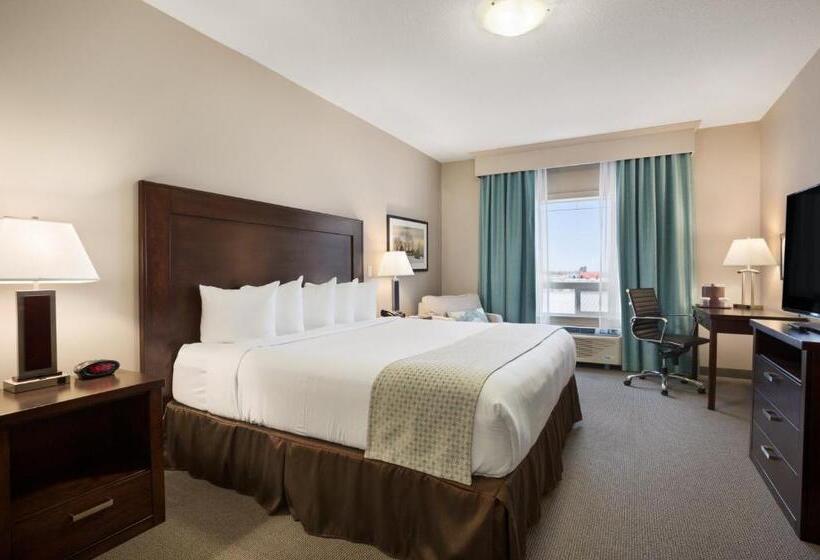 Люкс, Ramada By Wyndham Emerald Park/regina East