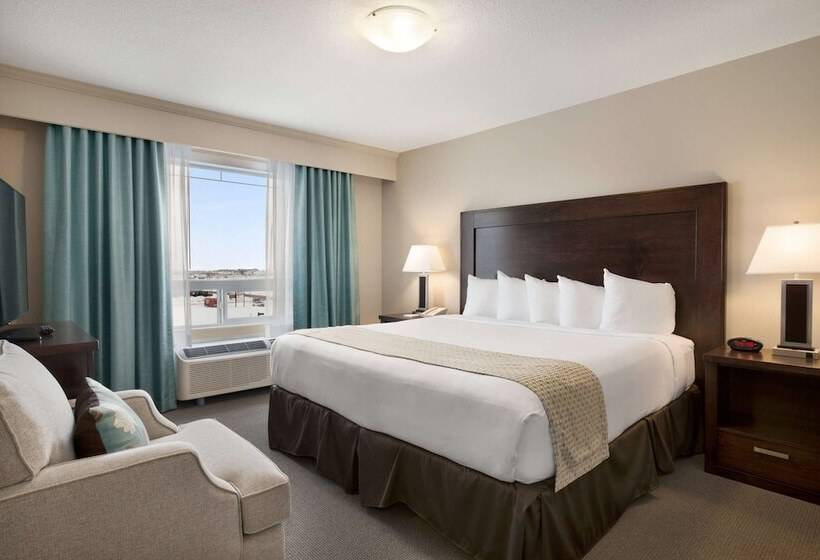Люкс, Ramada By Wyndham Emerald Park/regina East