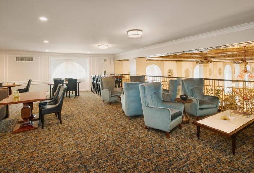 带大床的俱乐部房间, Marriott Syracuse Downtown