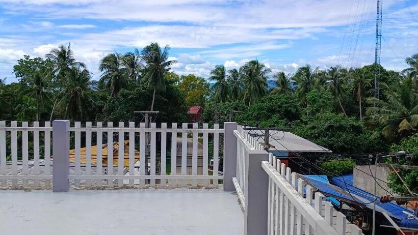 Четырехместный номер эконом класса с общей ванной комнатой, Moon Travel Phangan