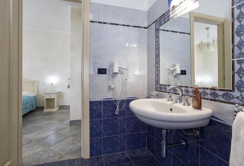 Номер Стандарт Трехместный, Morpheo Rooms
