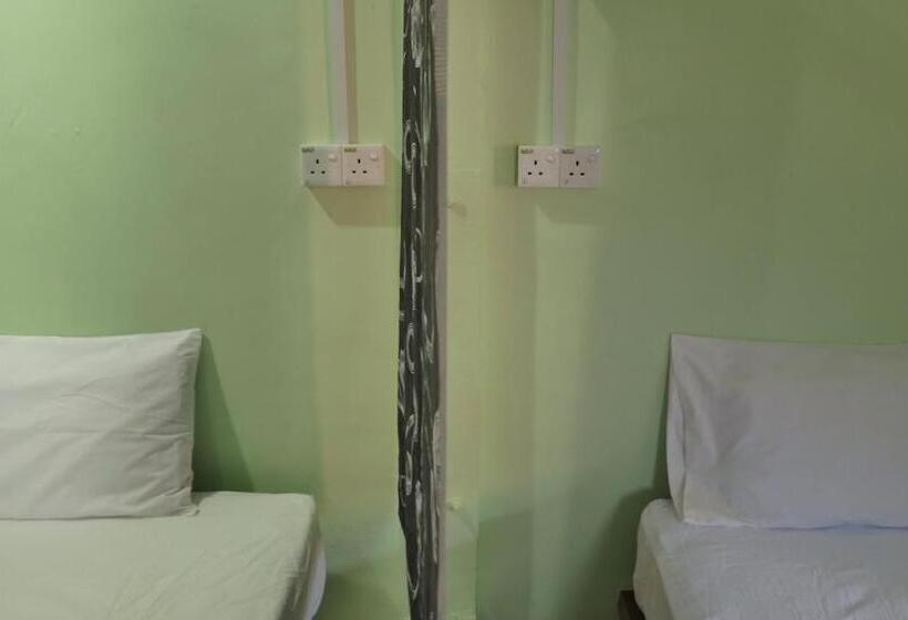Кровать в Общей Комнате, Pangkor Guesthouse Spk