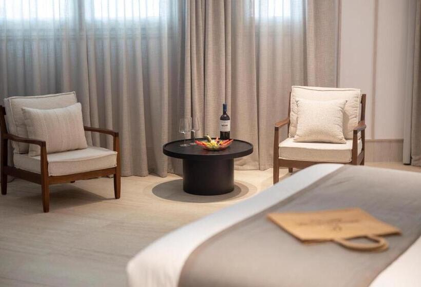 سوییت جونیور با چشم‌انداز دریا, Santo Pure Oia Suites & Villas