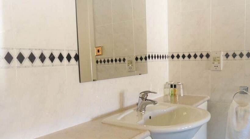 Номер Стандарт, Hunters Lodge Guest House
