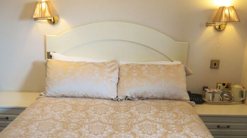Семейный Номер, Hunters Lodge Guest House