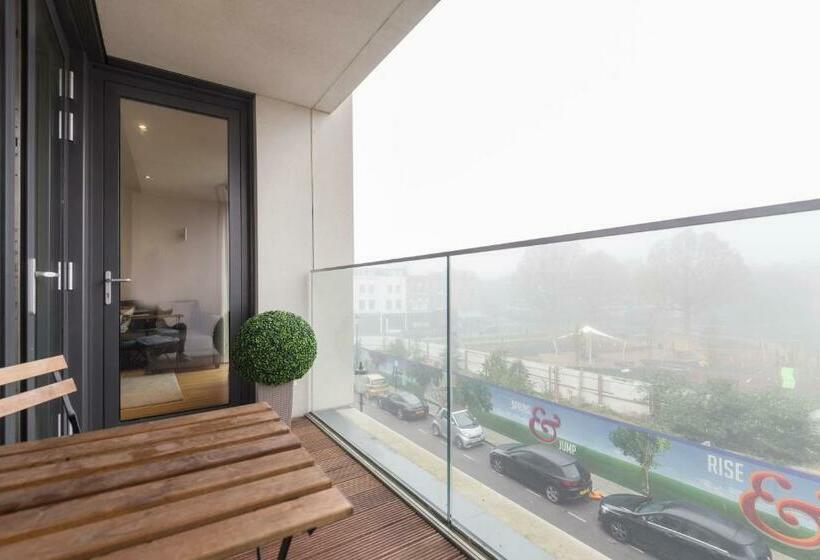 آپارتمان لوکس 1 خوابه, Bright Portobello Apt With Floor To Ceiling Views